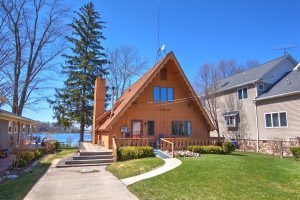 10852 Bob White Beach Boulevard, Whitmore Lake, MI  48189 